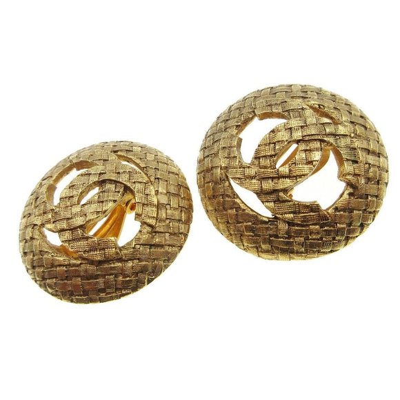 Authentic CHANEL CC Logos Button Motif Earrings Quilted Gold-plated Clip-On - Picture 4 of 6